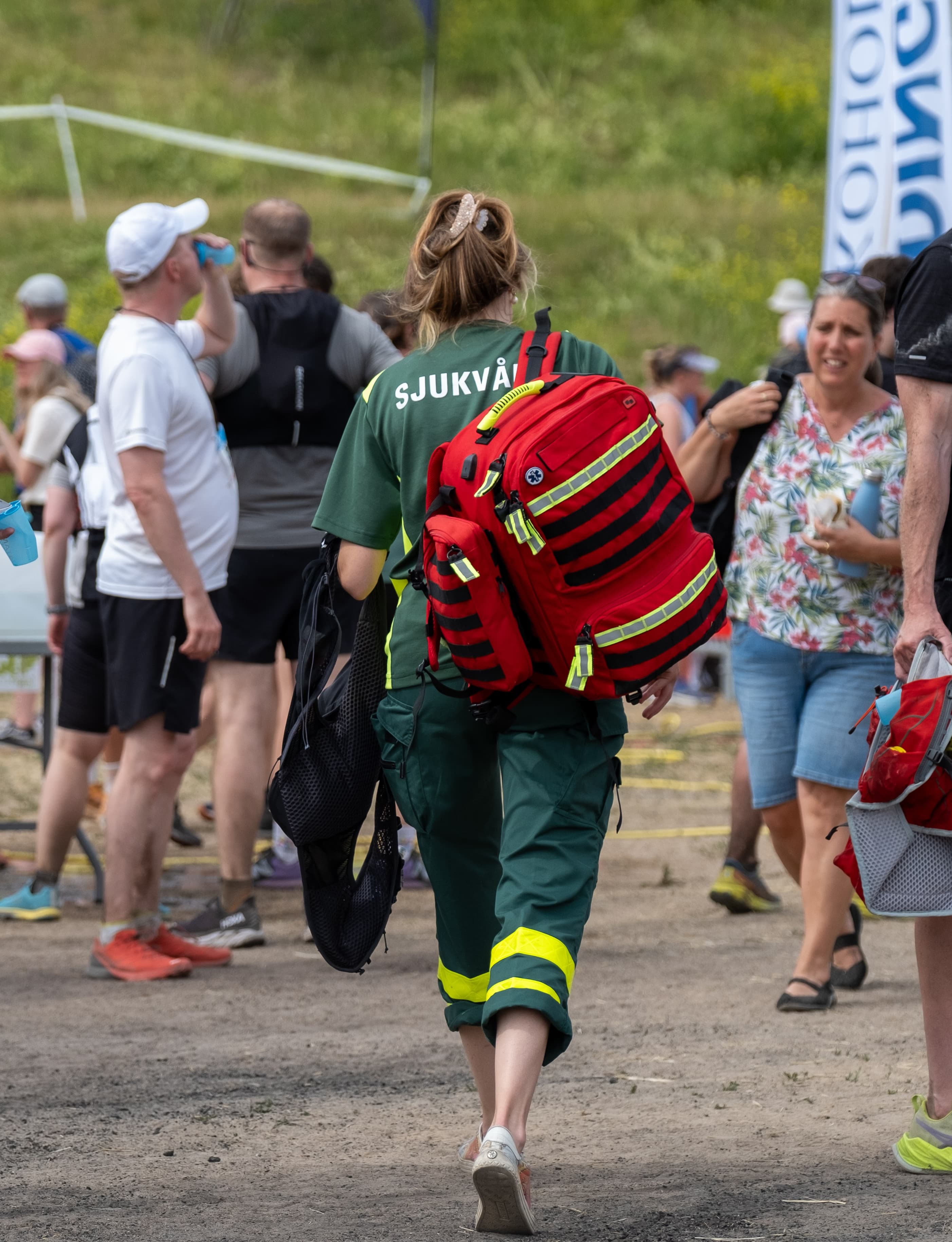 Sjukvårdsteam i arbete under en festival